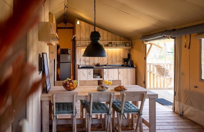 Safarilodge impala keuken eetkamer